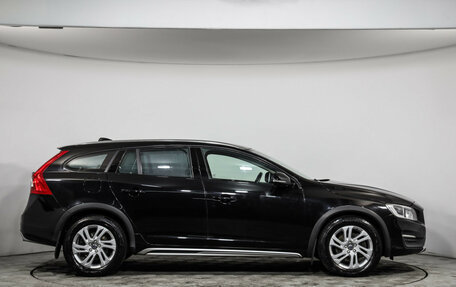 Volvo V60 Cross Country II, 2015 год, 1 949 000 рублей, 4 фотография