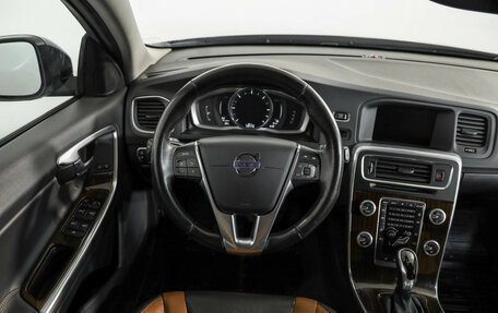 Volvo V60 Cross Country II, 2015 год, 1 949 000 рублей, 11 фотография