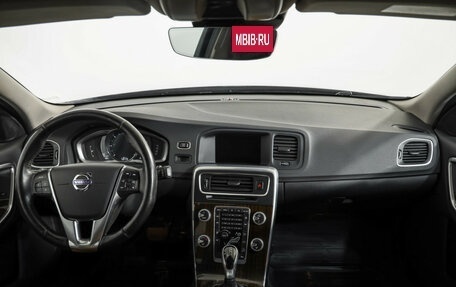 Volvo V60 Cross Country II, 2015 год, 1 949 000 рублей, 10 фотография