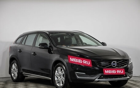 Volvo V60 Cross Country II, 2015 год, 1 949 000 рублей, 3 фотография