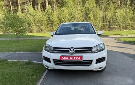 Volkswagen Touareg III, 2011 год, 2 200 000 рублей, 2 фотография