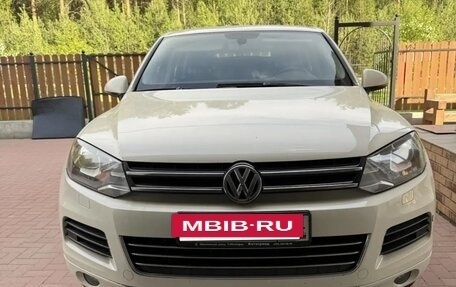 Volkswagen Touareg III, 2011 год, 2 200 000 рублей, 6 фотография
