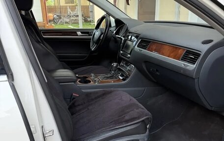 Volkswagen Touareg III, 2011 год, 2 200 000 рублей, 12 фотография