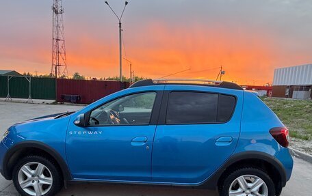 Renault Sandero II рестайлинг, 2017 год, 1 050 000 рублей, 2 фотография
