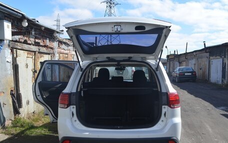 Mitsubishi Outlander III рестайлинг 3, 2017 год, 1 900 000 рублей, 2 фотография