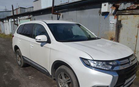 Mitsubishi Outlander III рестайлинг 3, 2017 год, 1 900 000 рублей, 6 фотография