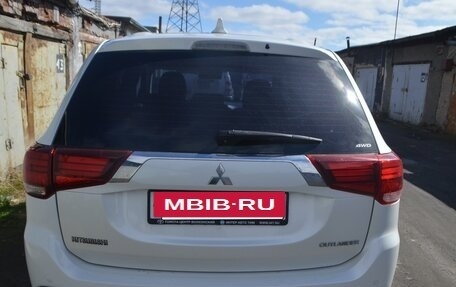 Mitsubishi Outlander III рестайлинг 3, 2017 год, 1 900 000 рублей, 4 фотография