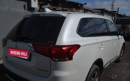 Mitsubishi Outlander III рестайлинг 3, 2017 год, 1 900 000 рублей, 5 фотография