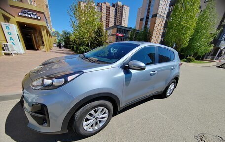 KIA Sportage IV рестайлинг, 2020 год, 2 100 000 рублей, 1 фотография