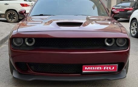 Dodge Challenger III рестайлинг 2, 2019 год, 3 350 000 рублей, 1 фотография