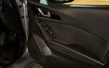 Mazda Axela, 2015 год, 1 100 000 рублей, 28 фотография