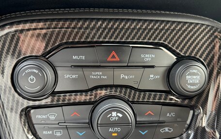 Dodge Challenger III рестайлинг 2, 2019 год, 3 350 000 рублей, 11 фотография