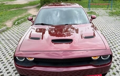 Dodge Challenger III рестайлинг 2, 2019 год, 3 350 000 рублей, 6 фотография