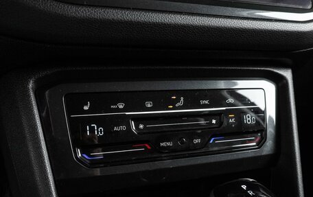 Volkswagen Tiguan II, 2021 год, 2 915 000 рублей, 19 фотография