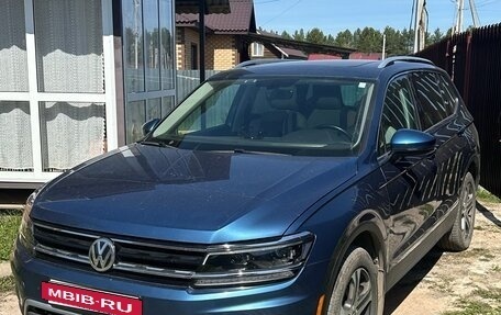 Volkswagen Tiguan II, 2019 год, 3 059 000 рублей, 3 фотография