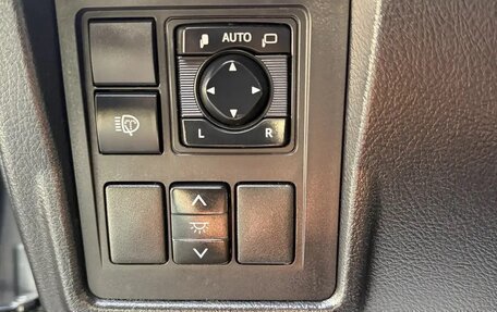 Toyota Land Cruiser Prado 150 рестайлинг 2, 2020 год, 5 300 000 рублей, 22 фотография