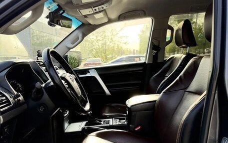 Toyota Land Cruiser Prado 150 рестайлинг 2, 2020 год, 5 300 000 рублей, 27 фотография
