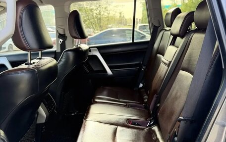 Toyota Land Cruiser Prado 150 рестайлинг 2, 2020 год, 5 300 000 рублей, 28 фотография