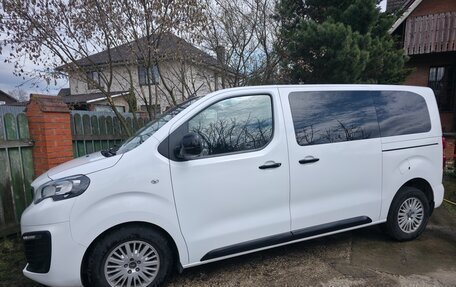Peugeot Traveller I, 2019 год, 3 600 000 рублей, 2 фотография
