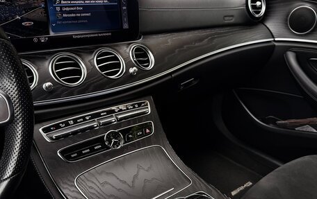 Mercedes-Benz E-Класс, 2019 год, 3 500 000 рублей, 9 фотография