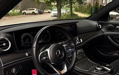 Mercedes-Benz E-Класс, 2019 год, 3 500 000 рублей, 7 фотография