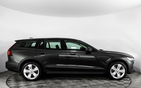 Volvo V60 Cross Country II, 2020 год, 3 199 000 рублей, 6 фотография