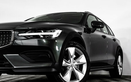 Volvo V60 Cross Country II, 2020 год, 3 199 000 рублей, 3 фотография