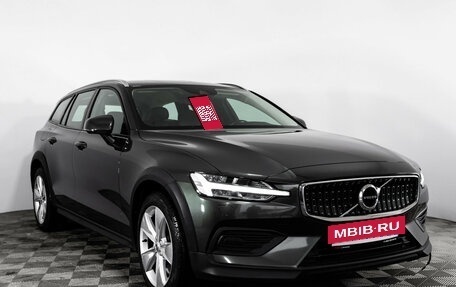 Volvo V60 Cross Country II, 2020 год, 3 199 000 рублей, 5 фотография