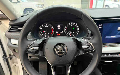 Skoda Octavia IV, 2022 год, 2 200 000 рублей, 13 фотография