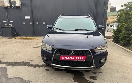 Mitsubishi Outlander III рестайлинг 3, 2011 год, 870 000 рублей, 1 фотография