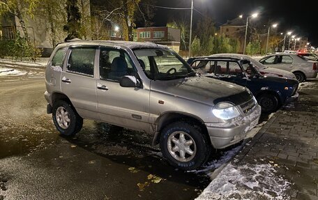 Chevrolet Niva I рестайлинг, 2004 год, 450 000 рублей, 1 фотография