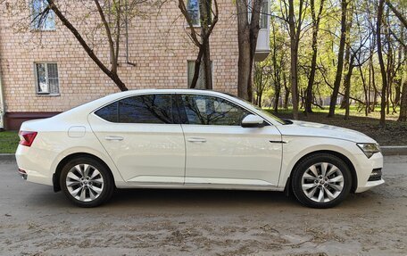 Skoda Superb III рестайлинг, 2020 год, 2 500 000 рублей, 6 фотография