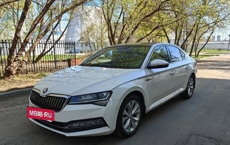 Skoda Superb III рестайлинг, 2020 год, 2 500 000 рублей, 2 фотография