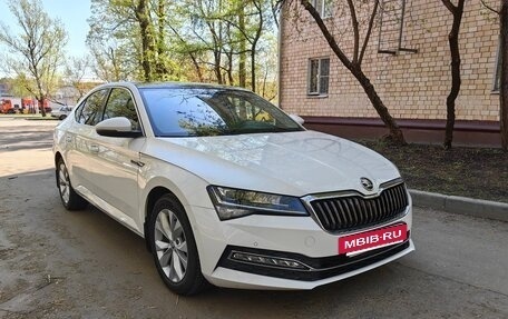 Skoda Superb III рестайлинг, 2020 год, 2 500 000 рублей, 3 фотография