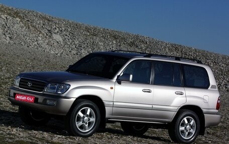 Toyota Land Cruiser 100 рестайлинг 2, 2004 год, 2 600 000 рублей, 1 фотография