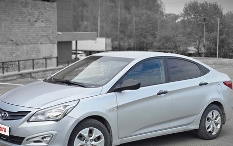 Hyundai Solaris II рестайлинг, 2015 год, 550 000 рублей, 2 фотография