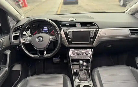 Volkswagen Touran III, 2019 год, 1 340 004 рублей, 6 фотография