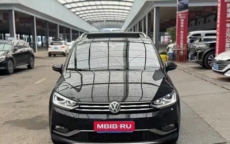 Volkswagen Touran III, 2019 год, 1 340 004 рублей, 2 фотография