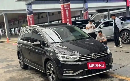 Volkswagen Touran III, 2019 год, 1 340 004 рублей, 3 фотография