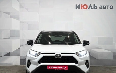 Toyota RAV4, 2021 год, 3 690 000 рублей, 2 фотография