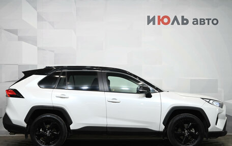 Toyota RAV4, 2021 год, 3 690 000 рублей, 9 фотография