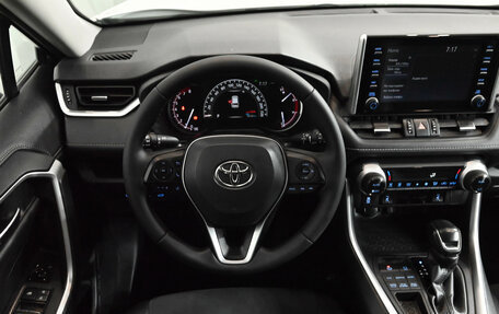 Toyota RAV4, 2021 год, 3 690 000 рублей, 13 фотография