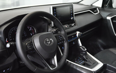 Toyota RAV4, 2021 год, 3 690 000 рублей, 18 фотография