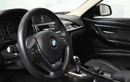 BMW 3 серия, 2017 год, 1 890 000 рублей, 14 фотография