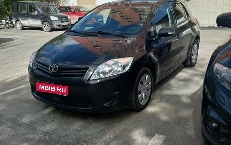 Toyota Auris II, 2011 год, 970 000 рублей, 2 фотография