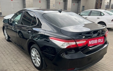 Toyota Camry, 2021 год, 1 650 000 рублей, 2 фотография