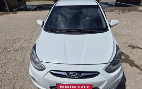 Hyundai Solaris II рестайлинг, 2013 год, 900 000 рублей, 9 фотография