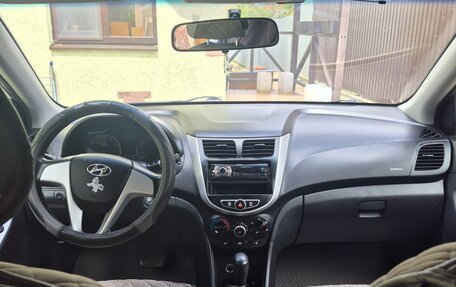 Hyundai Solaris II рестайлинг, 2013 год, 900 000 рублей, 15 фотография