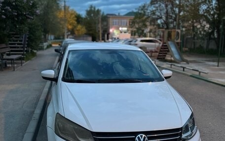 Volkswagen Polo VI (EU Market), 2011 год, 450 000 рублей, 2 фотография