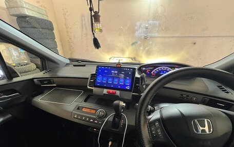 Honda Freed I, 2013 год, 1 350 000 рублей, 4 фотография